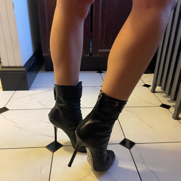 Sergio Rossi RUNWAY leather stiletto booties - Picture 2 of 10